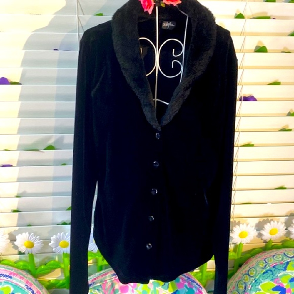 Styles black velour top or jacket with faux fur collar